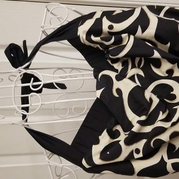 Tara Grinna black and cream swim top. Size small - Picture 4 of 10